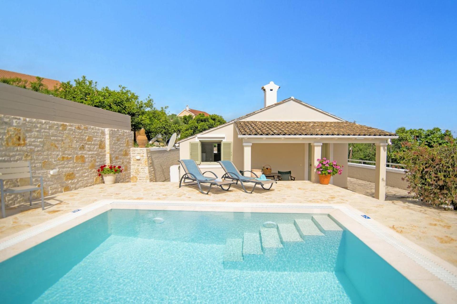 Petroula By Agios Stefanos (Thinali)